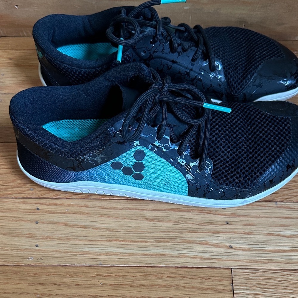 Vivo barefoot Women's Black and Teal Athletic Shoes